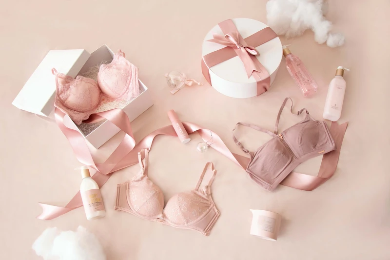 Qmomo發起「粉紅串聯,美力無懼」專案,力邀民眾共同響應,讓每一份微小的心意,串聯成粉紅力量,給予癌友無懼的勇氣與支持。 Qmomo發起「粉紅串聯,美力無懼」專案,力邀民眾共同響應,讓每一份微小的心意,串聯成粉紅力量,給予癌友無懼的勇氣與支持。