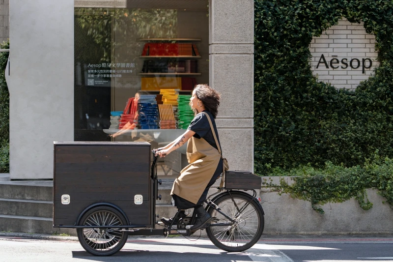 2022 Aesop 酷兒文學圖書館 行動書車