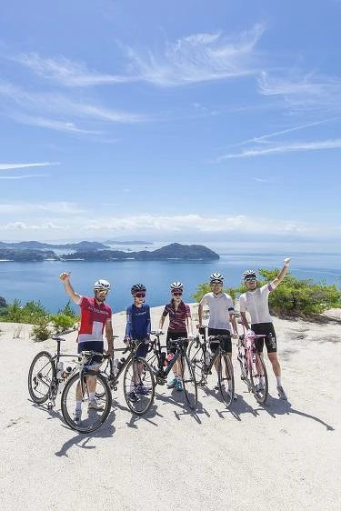 以廣闊的瀨戶內及島嶼為背景留個紀念