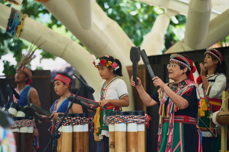 「Amis旮亙樂團」敲打樂器。 「Amis旮亙樂團」敲打樂器。