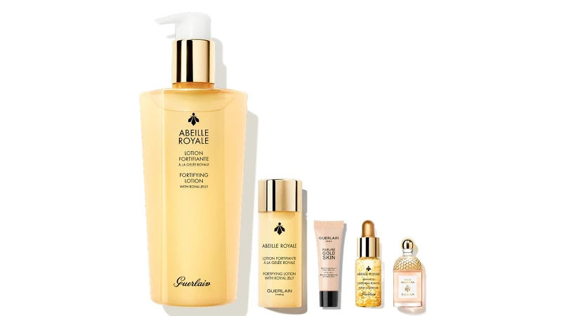 皇家蜂王乳蜜露大容量超值組 優惠價NT$4,050價值NT$6,622，皇家蜂王乳蜜露300ml (正品)、皇家蜂王乳蜜露40ml、皇家蜂王乳平衡油3G 5ml、24K純金光透精華粉底3ml、花草水語晨霧玫瑰淡香水7.5ml。