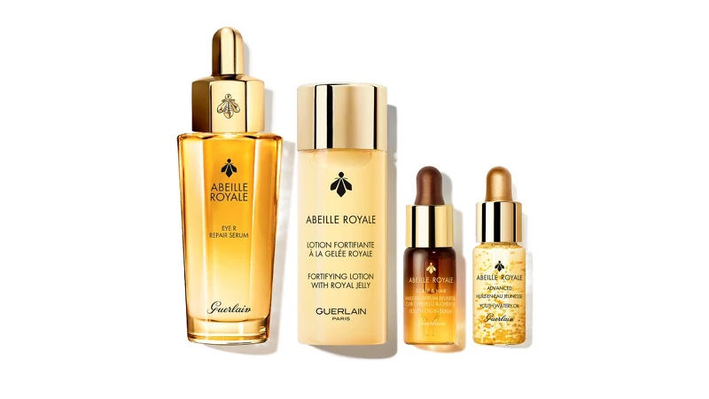 皇家蜂王乳黃金冰滴亮眼精萃組 優惠價NT$3,555 價值NT$5,852，皇家蜂王乳黃金冰滴眼萃20ml (正品)、皇家蜂王乳蜜露40ml、皇家蜂王乳頭皮修護精華5ml、皇家蜂王乳平衡油3G 