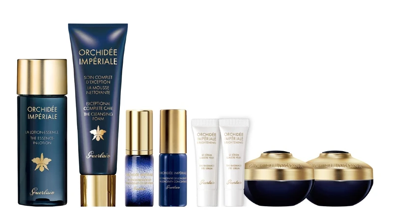 蘭鑽氧生蘭花精露40ml、蘭鑽氧生潔顏乳霜30ml、蘭鑽極致濃縮精華5ml、蘭鑽精奢氧生微晶萃5ml、鑽氧蘊極光白金隔離乳3ml、蘭鑽氧蘊極光眼部精華3ml、蘭蘭鑽極萃氧生眼唇霜 7ml、蘭鑽極萃氧生乳霜7ml。