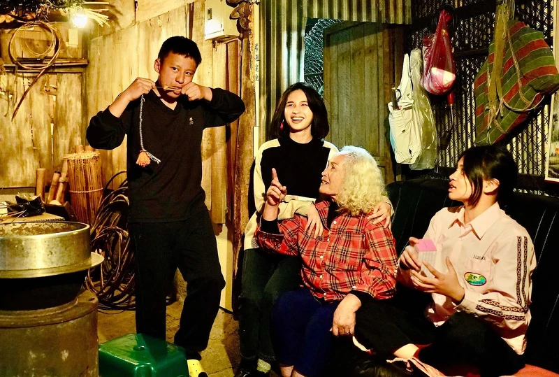 張祖鈞(左)年紀雖輕,卻一心想傳承泰雅文化 張祖鈞(左)年紀雖輕,卻一心想傳承泰雅文化