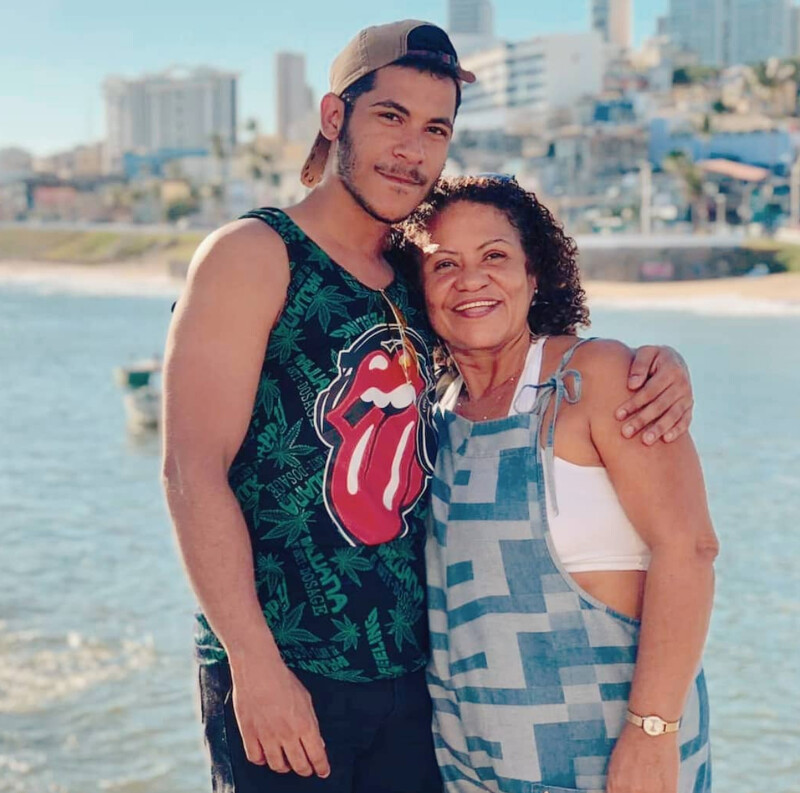 Lucas與母親合影 Lucas與母親合影