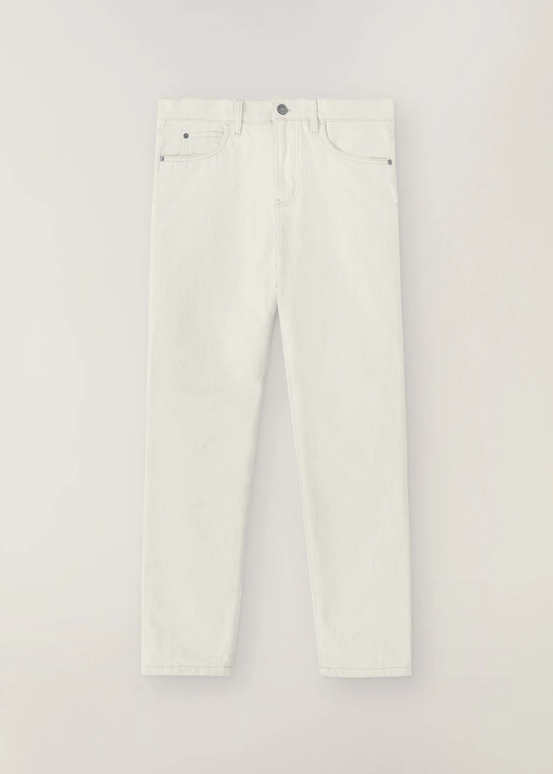 Loro Piana 丹寧直筒褲,NT41,000。 Loro Piana 丹寧直筒褲,NT41,000。