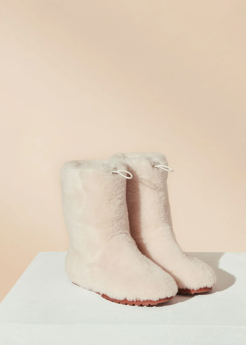 Loro Piana 絨毛雪靴,NT76,000。 Loro Piana 絨毛雪靴,NT76,000。