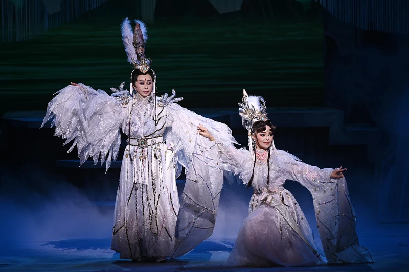 《八仙傳奇系列─韓湘子》由無敵小生孫翠鳳、當家小旦鄭雅升主演 《八仙傳奇系列─韓湘子》由無敵小生孫翠鳳、當家小旦鄭雅升主演