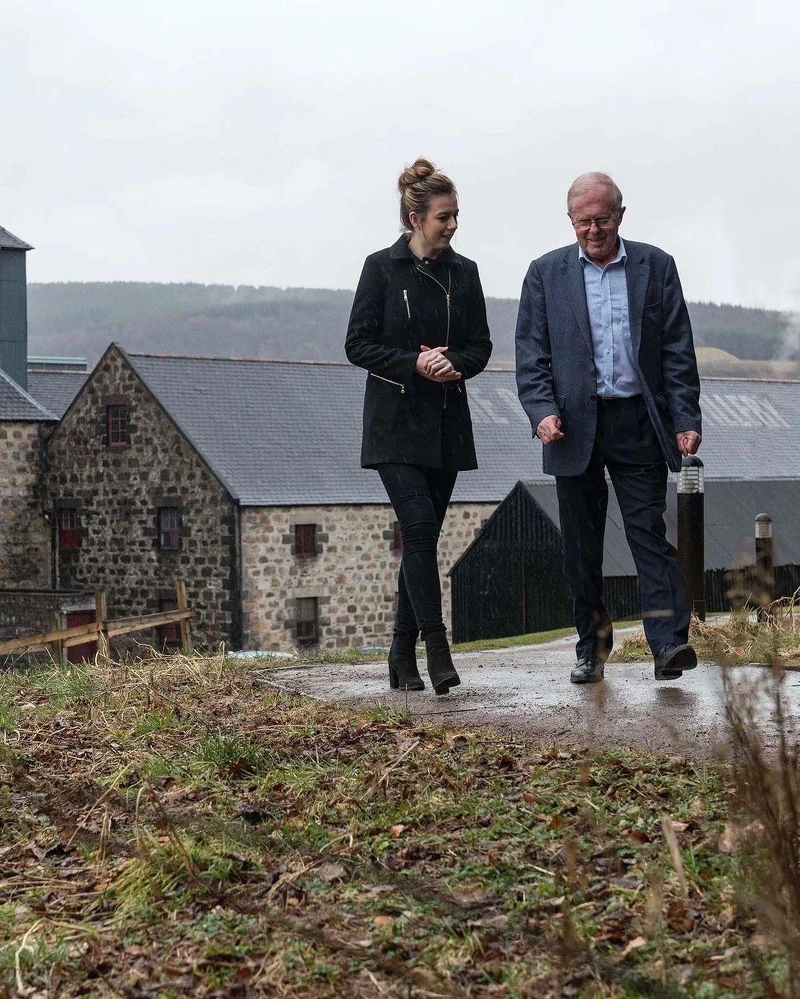 凱西麥肯尼(Kelsey McKechnie)與大衛。 凱西麥肯尼(Kelsey McKechnie)與大衛。