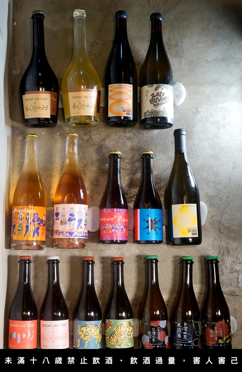 邀請了21家進口商參與酒展。 邀請了21家進口商參與酒展。