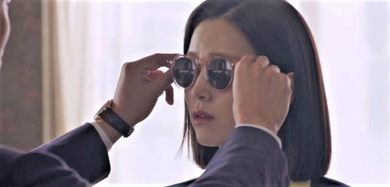 《千元律師》南宮珉為金智恩戴上招牌墨鏡