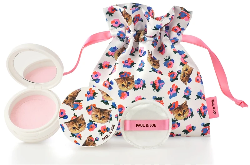 PAUL & JOE小花貓限量校色蜜粉組6g，NT1,600。SOGO體系週年慶2022/11/5~11/21期間獨家限定販售。