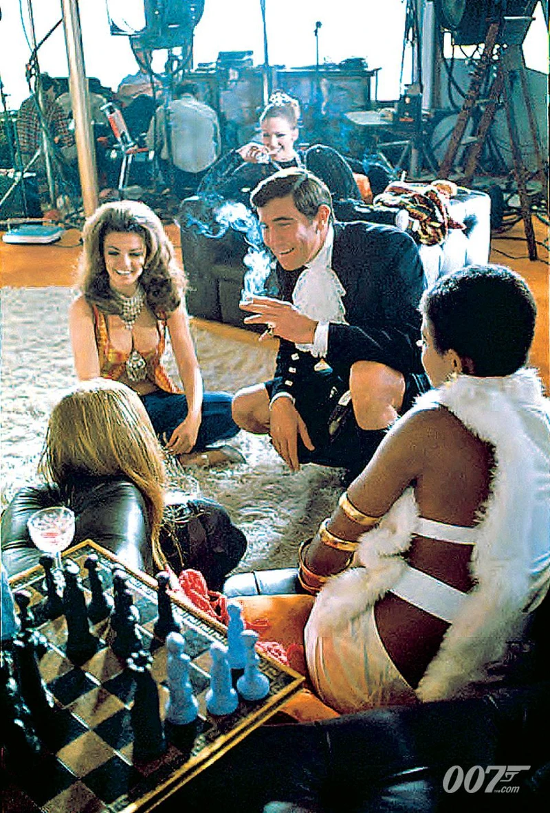 喬治拉贊貝 George Lazenby所飾演的007 James Bond