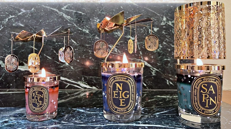 Diptyque 2022聖誕旋轉燭罩及漿果蠟燭190g,NT4,000、2022聖誕旋轉燭罩禮盒70g*2,NT4,650、2022聖誕燭光萬花筒,NT3,200 Diptyque 2022聖誕旋轉燭罩及漿果蠟燭190g,NT4,000、2022聖誕旋轉燭罩禮盒70g*2,NT4,650、2022聖誕燭光萬花筒,NT3,200
