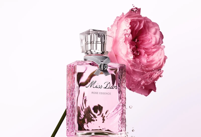 Dior迪奧Miss Dior玫瑰珍釀香氛情境圖。