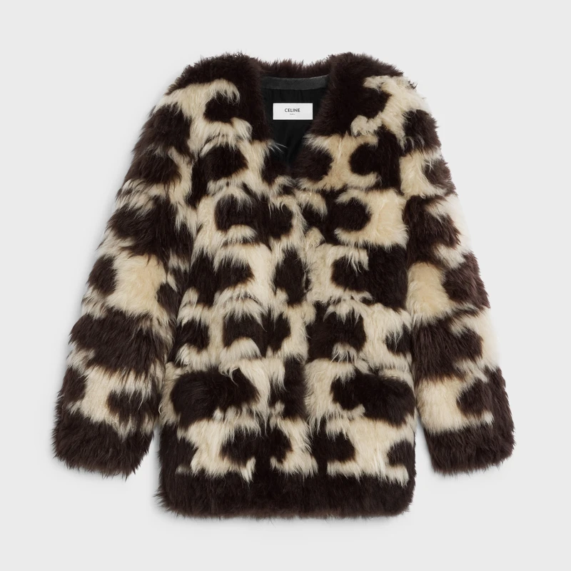 CELINE喀什米爾山羊皮TRIOMPHE毛衣,NTD630,000。 CELINE喀什米爾山羊皮TRIOMPHE毛衣,NTD630,000。