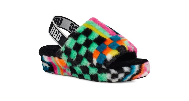 UGG 摩登風采寬帶厚底柔軟羊毛拖鞋,NT3,980。 UGG 摩登風采寬帶厚底柔軟羊毛拖鞋,NT3,980。