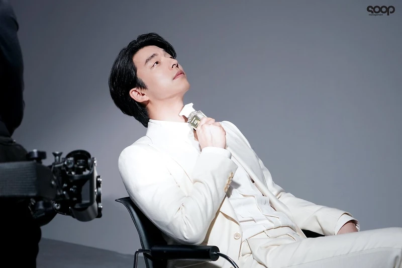 孔劉經紀公司Management SOOP公開的幕後花絮照。 孔劉經紀公司Management SOOP公開的幕後花絮照。