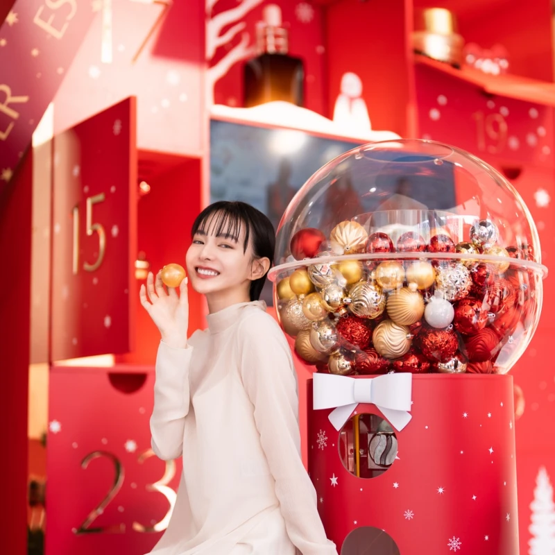 雅詩蘭黛2022聖誕夢幻水晶球轉蛋機。 雅詩蘭黛2022聖誕夢幻水晶球轉蛋機。