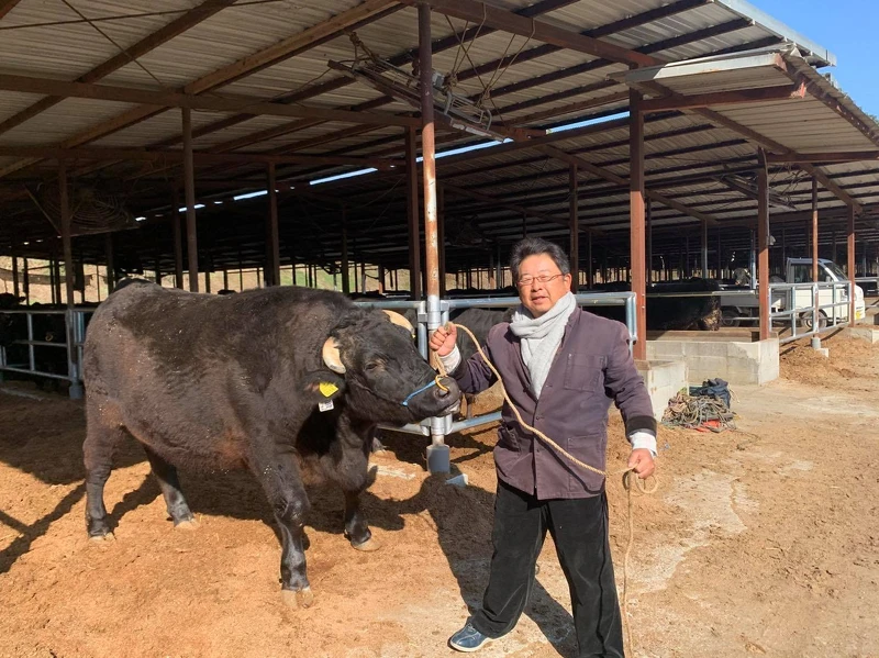 牧場主人尾崎宗春。 牧場主人尾崎宗春。