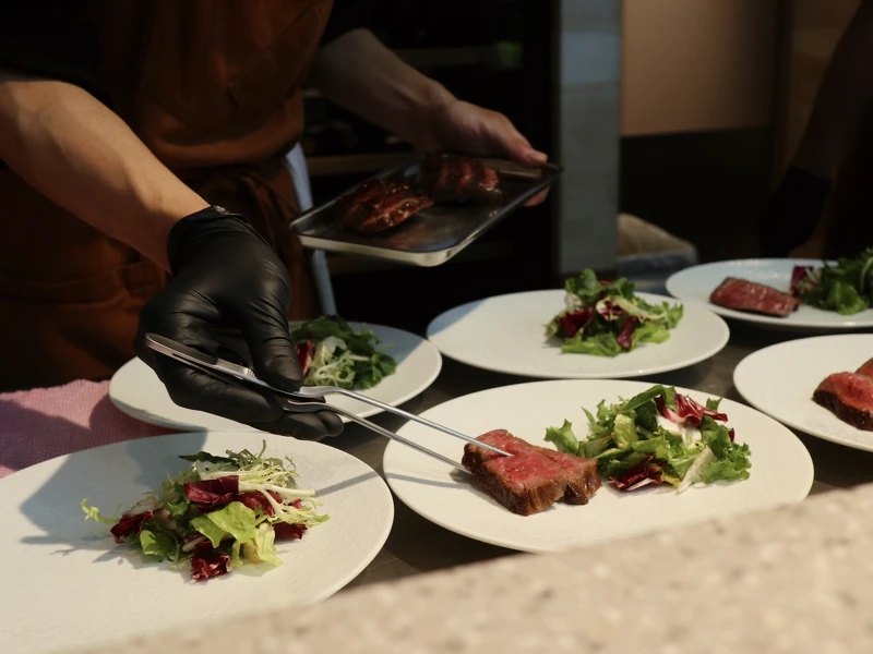 炙燒尾崎牛。 炙燒尾崎牛。