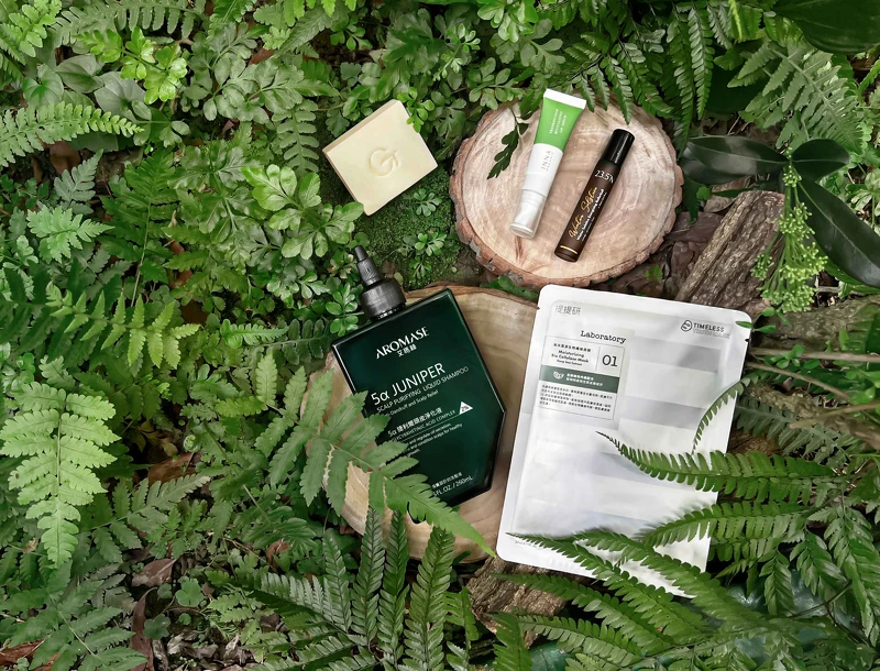 AROMASE艾瑪絲將守護頭皮健康的初心,延伸至地球環境永續的照顧,發起「Plant for the earth 森無止淨」永續行動,號召攜手6家綠色保養品牌共同響應,銷售所得全數支持森林永續校園教育。 AROMASE艾瑪絲將守護頭皮健康的初心,延伸至地球環境永續的照顧,發起「Plant for the earth 森無止淨」永續行動,號召攜手6家綠色保養品牌共同響應,銷售所得全數支持森林永續校園教育。