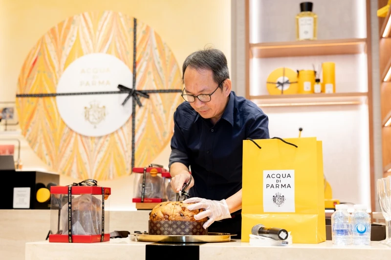 Acqua di Parma 2022聖誕上市發表會現場照片,吳寶春師傅與米蘭式潘尼朵尼水果麵包。 Acqua di Parma 2022聖誕上市發表會現場照片,吳寶春師傅與米蘭式潘尼朵尼水果麵包。