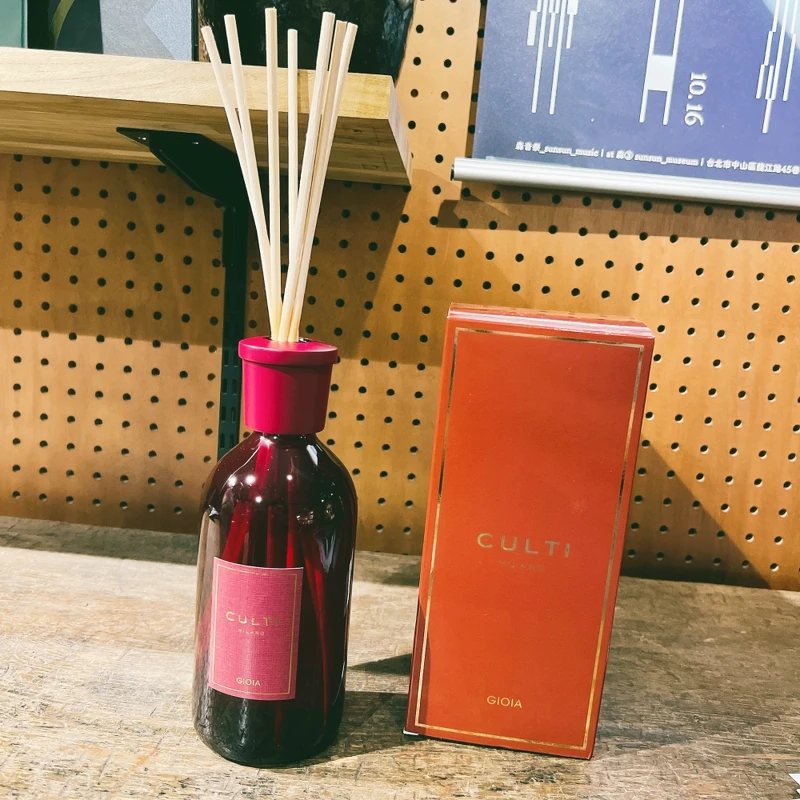 CULTI MILANO經典系列擴香(薑餅樂園)500ml,NT4,000 CULTI MILANO經典系列擴香(薑餅樂園)500ml,NT4,000