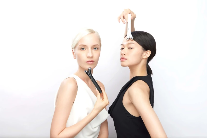 NUEVA「繃繃棒」6D超微電・溫感緊緻儀人物示意照。