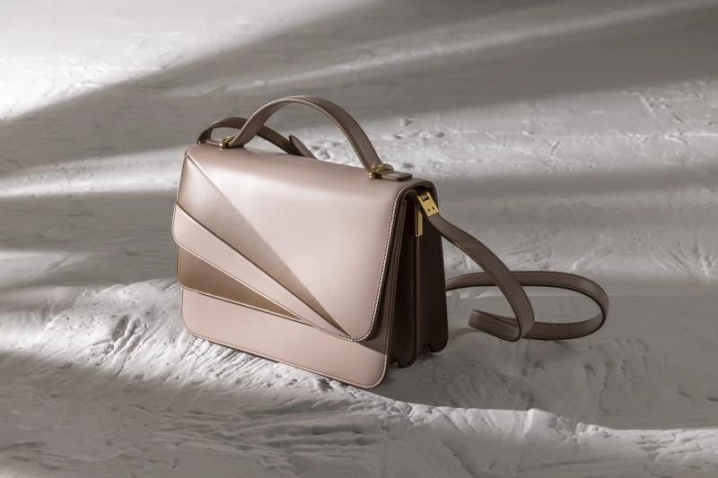 Butterfly系列包款,建議售價請參考GRACE HAN官網。 Butterfly系列包款,建議售價請參考GRACE HAN官網。