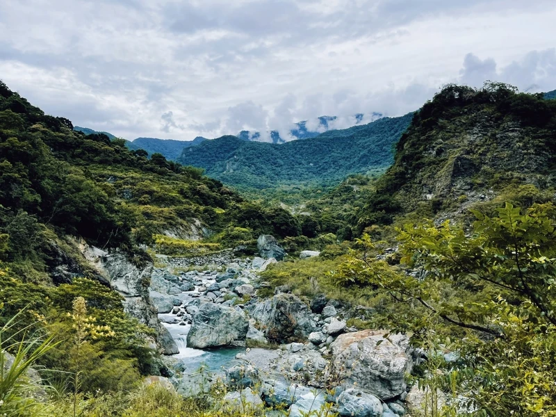 「石材」可說是花蓮人最熟悉的自然材質。