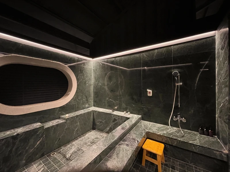 湯屋也有大量石材。