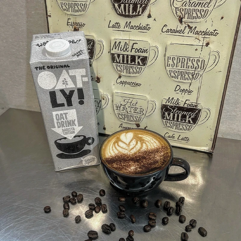 BLACK CAFE焦糖摩卡燕麥奶。