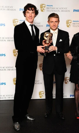 華生在他旁邊的確是...杯具啊...... 華生在他旁邊的確是...杯具啊......