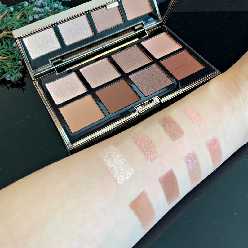 LUNASOL晶巧霓光眼彩盤(金炫特藏版)手部試色。 LUNASOL晶巧霓光眼彩盤(金炫特藏版)手部試色。