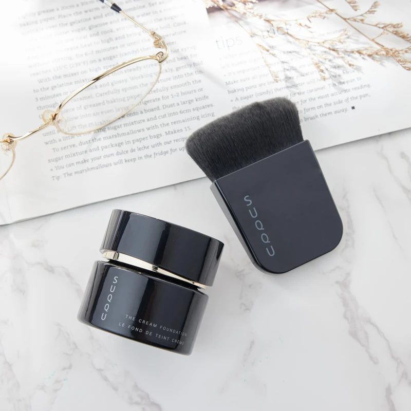 晶采艷澤粉霜 30g NT$3,850/晶采艷澤粉底刷 NT$1,850