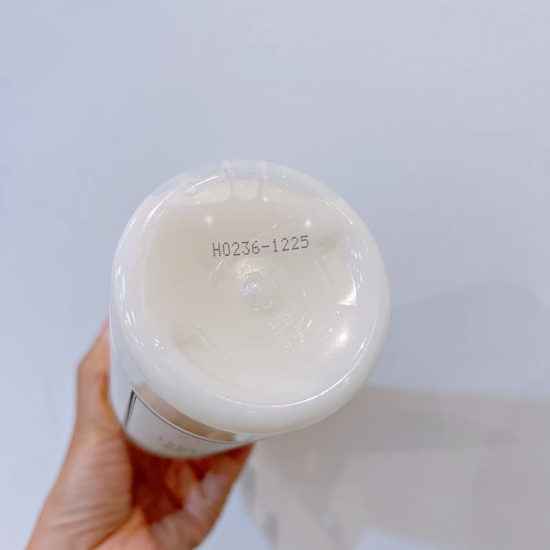 舉例來說這罐洗衣精批號在瓶身底部,批號是以字母開頭,後四位數1225,代表這瓶是有受影響的產品。 舉例來說這罐洗衣精批號在瓶身底部,批號是以字母開頭,後四位數1225,代表這瓶是有受影響的產品。