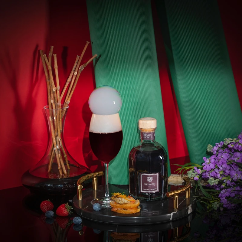 台北遠東香格里拉茶軒X寬庭翡冷翠Dr. Vranjes Firenze 香遇波波里花園義式歡飲小食光-貴族紅酒Rosso Nobile家居香氛特調及雙層普切達佐煙燻鮭魚及油漬朝鮮薊。 台北遠東香格里拉茶軒X寬庭翡冷翠Dr. Vranjes Firenze 香遇波波里花園義式歡飲小食光-貴族紅酒Rosso Nobile家居香氛特調及雙層普切達佐煙燻鮭魚及油漬朝鮮薊。