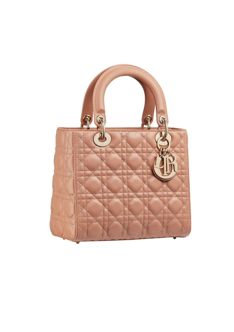 Lady Dior 玫瑰粉籐格紋小羊皮中型提包，NT180,000。