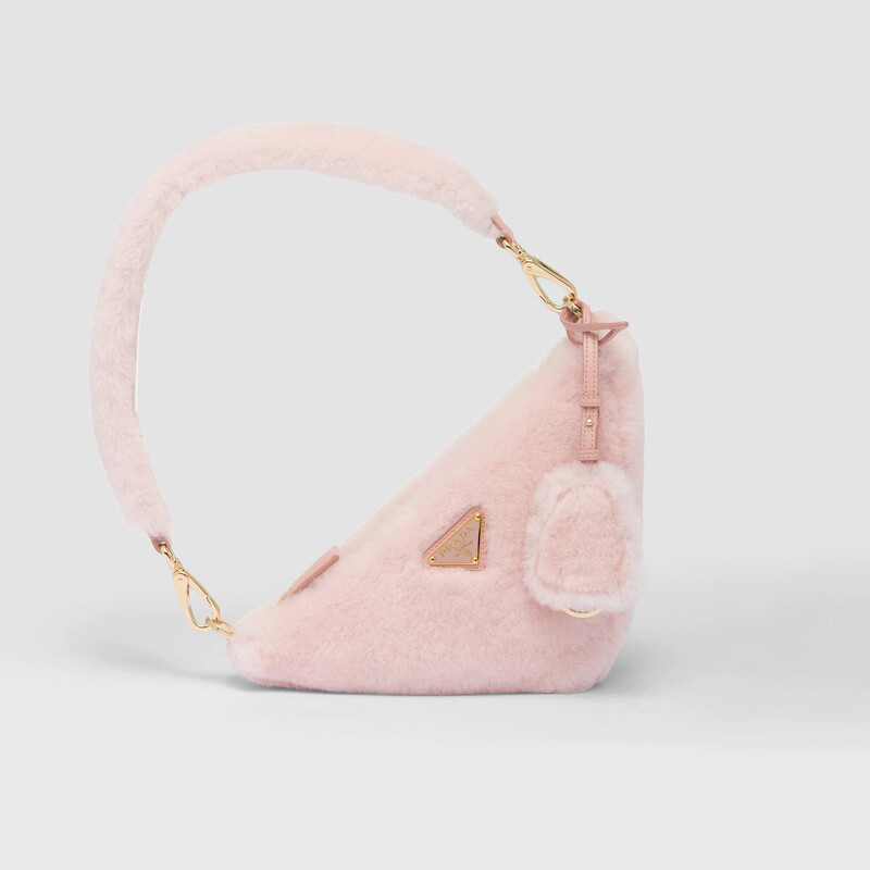 Prada Montone 手提肩背包，NT93,000。