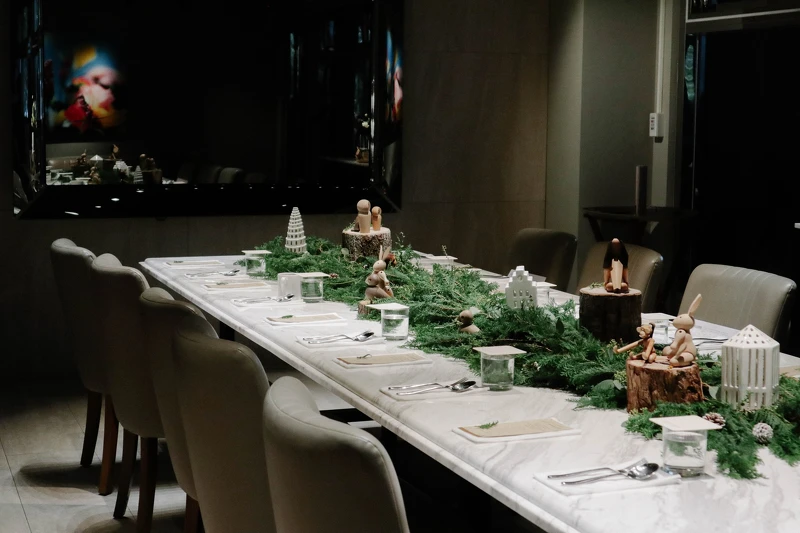 媒體餐會現場,以節慶感的佈置妝點桌面。 媒體餐會現場,以節慶感的佈置妝點桌面。