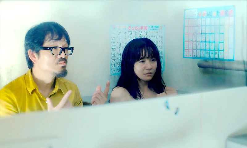 砂田原子與前妻木村文乃蹲在浴室、以手語對鏡剖心交談的戲相當感人 砂田原子與前妻木村文乃蹲在浴室、以手語對鏡剖心交談的戲相當感人