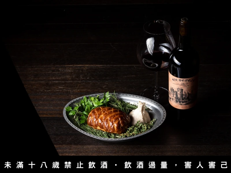 具節慶氣息的威靈頓羊排。 具節慶氣息的威靈頓羊排。