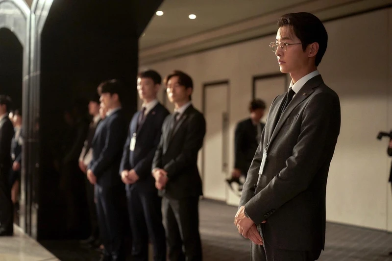 宋仲基 《財閥家的小兒子》一人分飾兩角 宋仲基 《財閥家的小兒子》一人分飾兩角