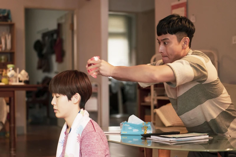 《聖筊》中飾演超級大直男的劉冠廷，透過BWEI來了解老婆孫可芳的內心