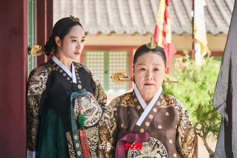 《王后傘下》宮鬥不斷金海淑金憓秀婆媳過招