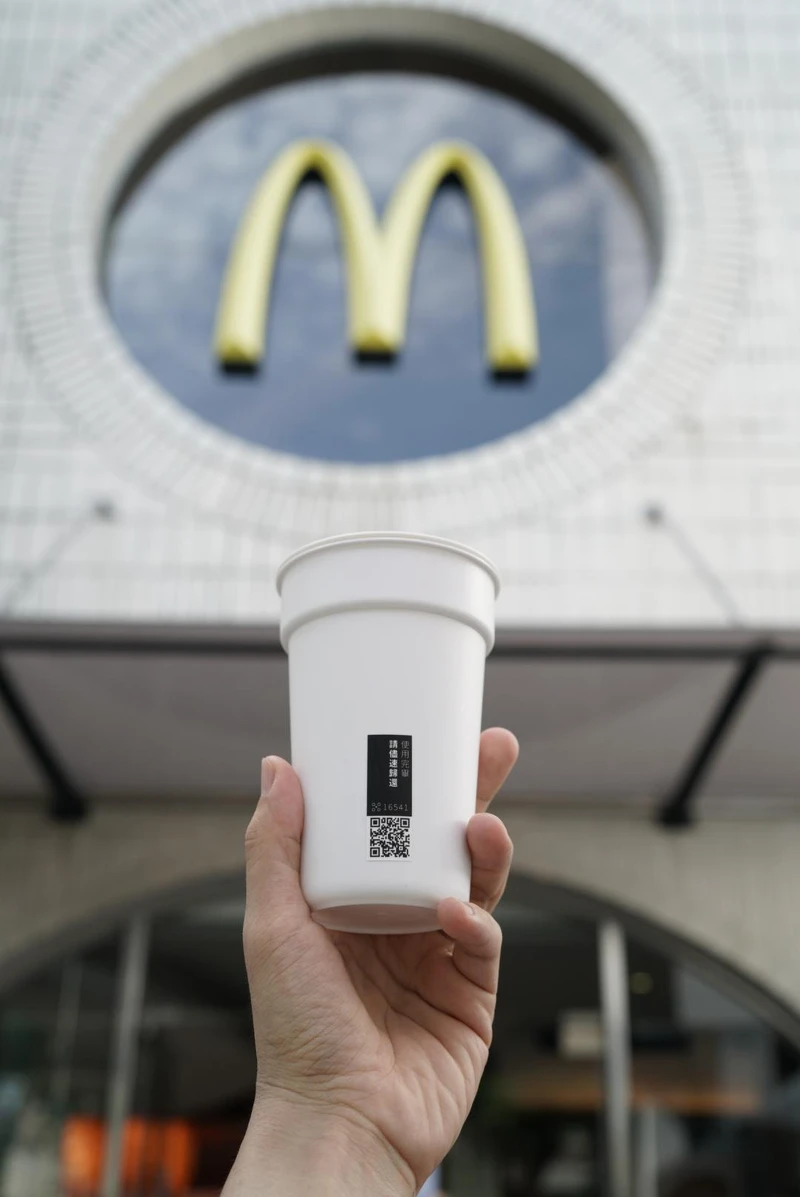 北市推行禁令後，不少消費者發現麥當勞內用已開始使用循環杯。（圖／好盒器提供）