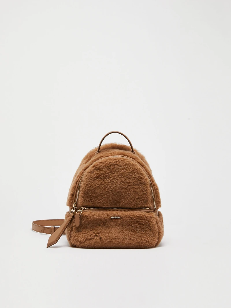Max Mara FW22 Teddy fabric backpack，NT38,800。
