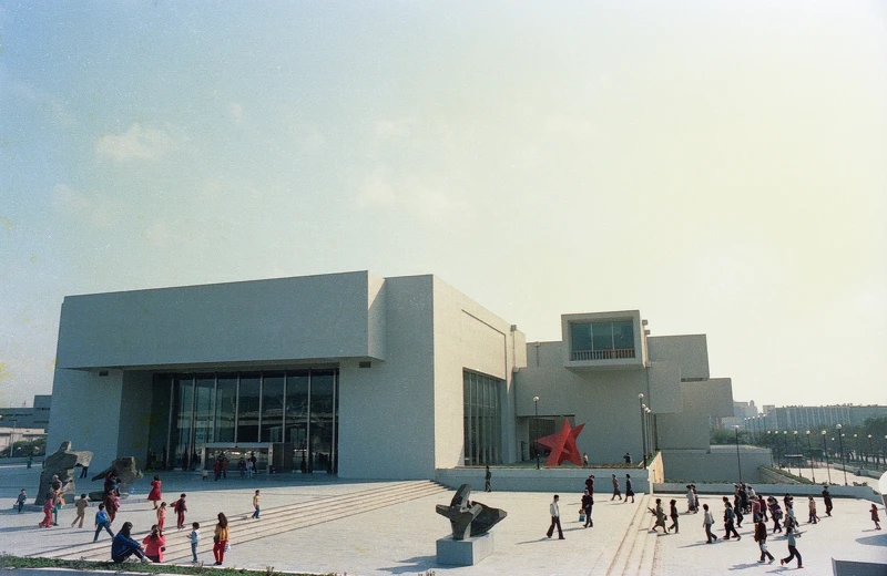 李再鈐《低限的無限》，1983年於北美館展出，1985