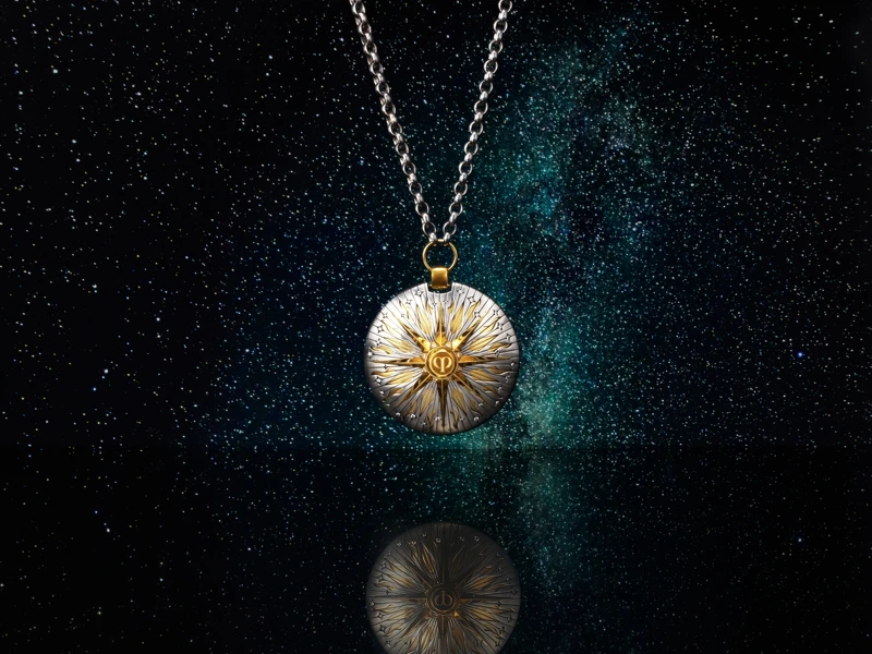 肌膚之鑰40週年高級訂製珠寶系列精質乳霜高訂珠寶吊墜。